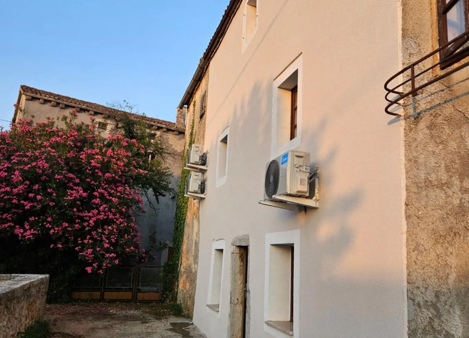 Villa Nautia Stone House Milohnici