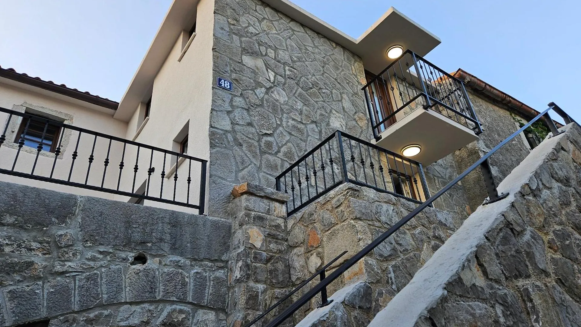 Villa Nautia Stone House Milohnici Croatia