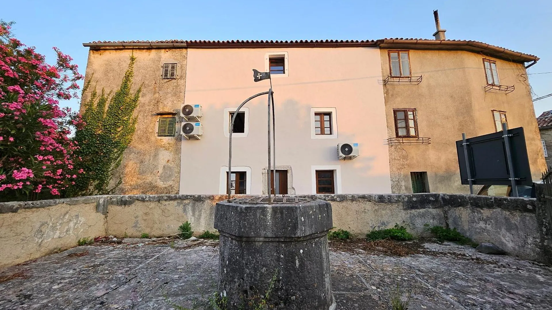 Villa Nautia Stone House Milohnici